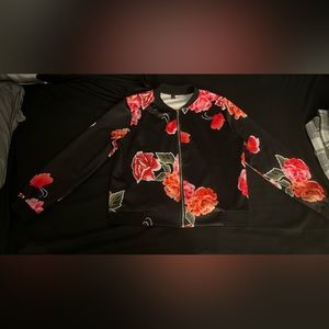 Women’s Yileu floral zippered bomber style jacket in size xl